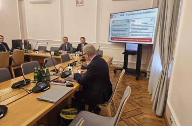 Na zdjęciu widoczny jest prof. Paweł Swianiewicz, dyrektor NIST - kliknięcie spowoduje wyświetlenie powiększonego zdjęcia