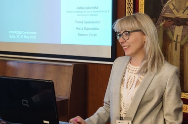 Na zdjęciu widoczna dr Julita Łukomska - zastępczyni dyrektora Narodowego Instytutu Samorządu Terytorialnego - kliknięcie spowoduje wyświetlenie powiększonego zdjęcia